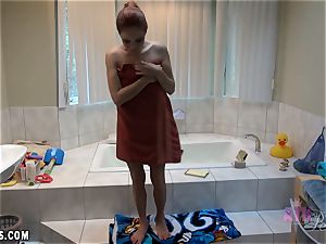 Ashley Graham takes a bath and jacks